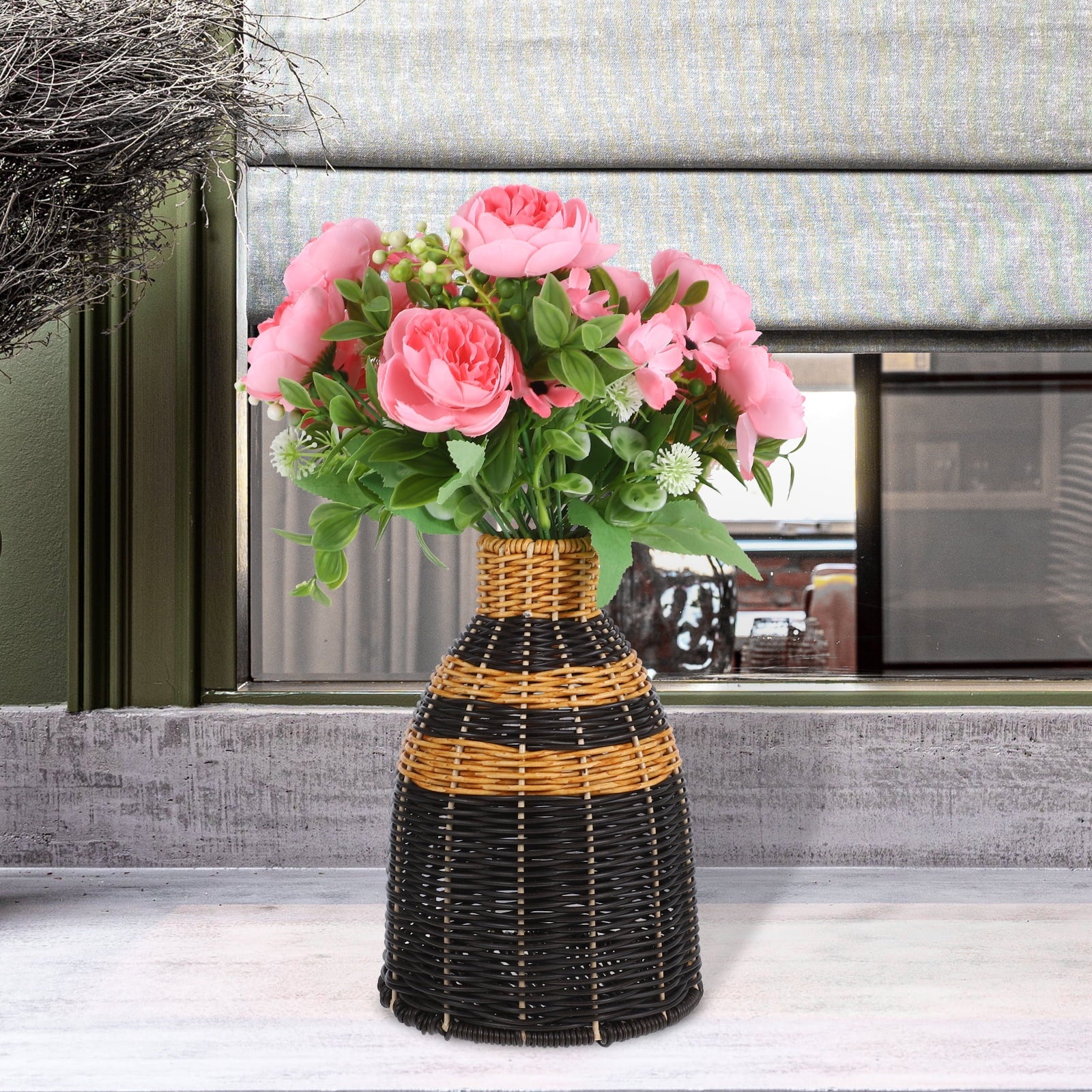 Homoyoyo Rustic Black Woven Vase with Plastic and Iron Frame for Stylish Home Decor